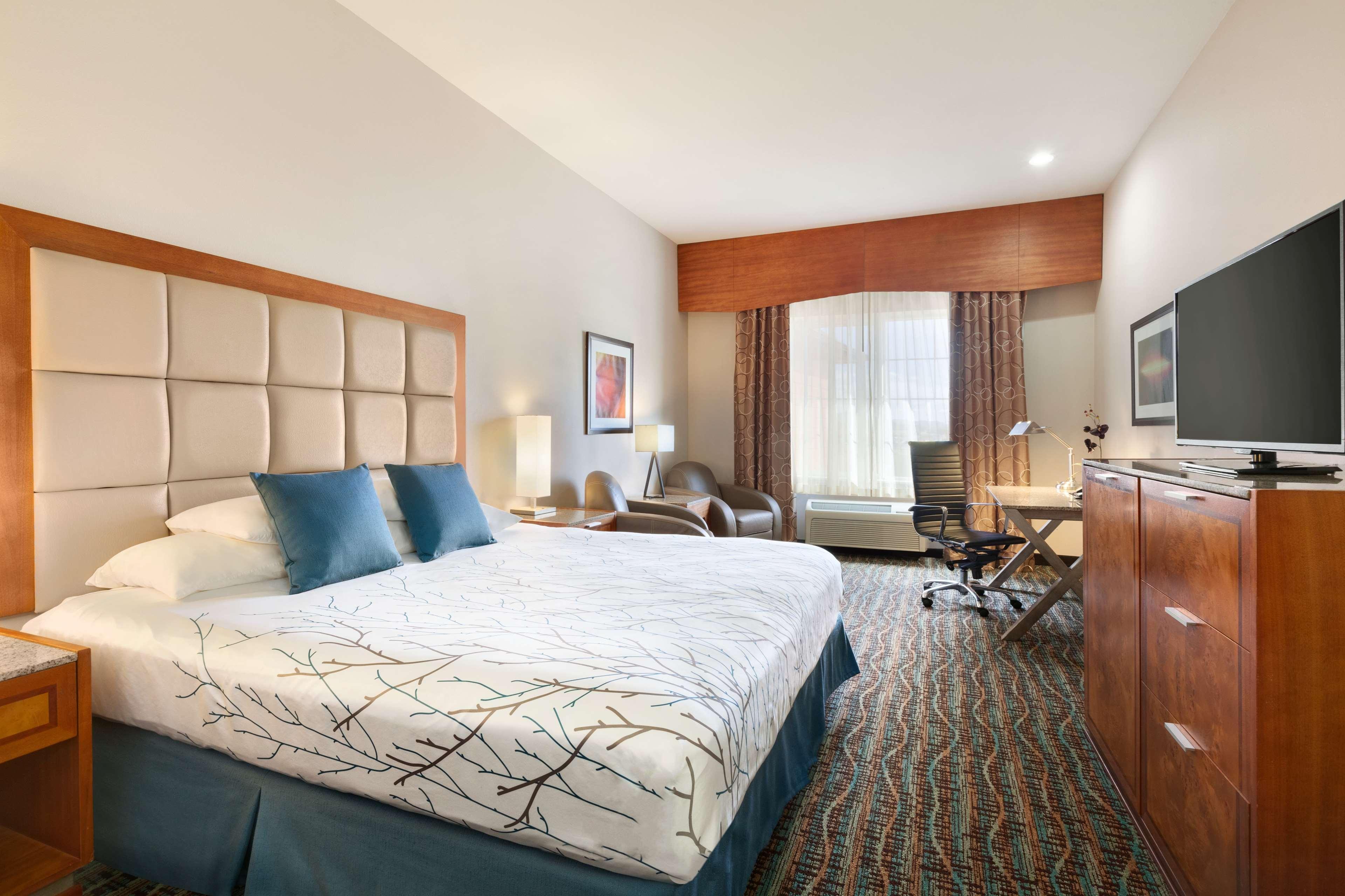Best Western Plus Peppertree Inn At אומק מראה חיצוני תמונה
