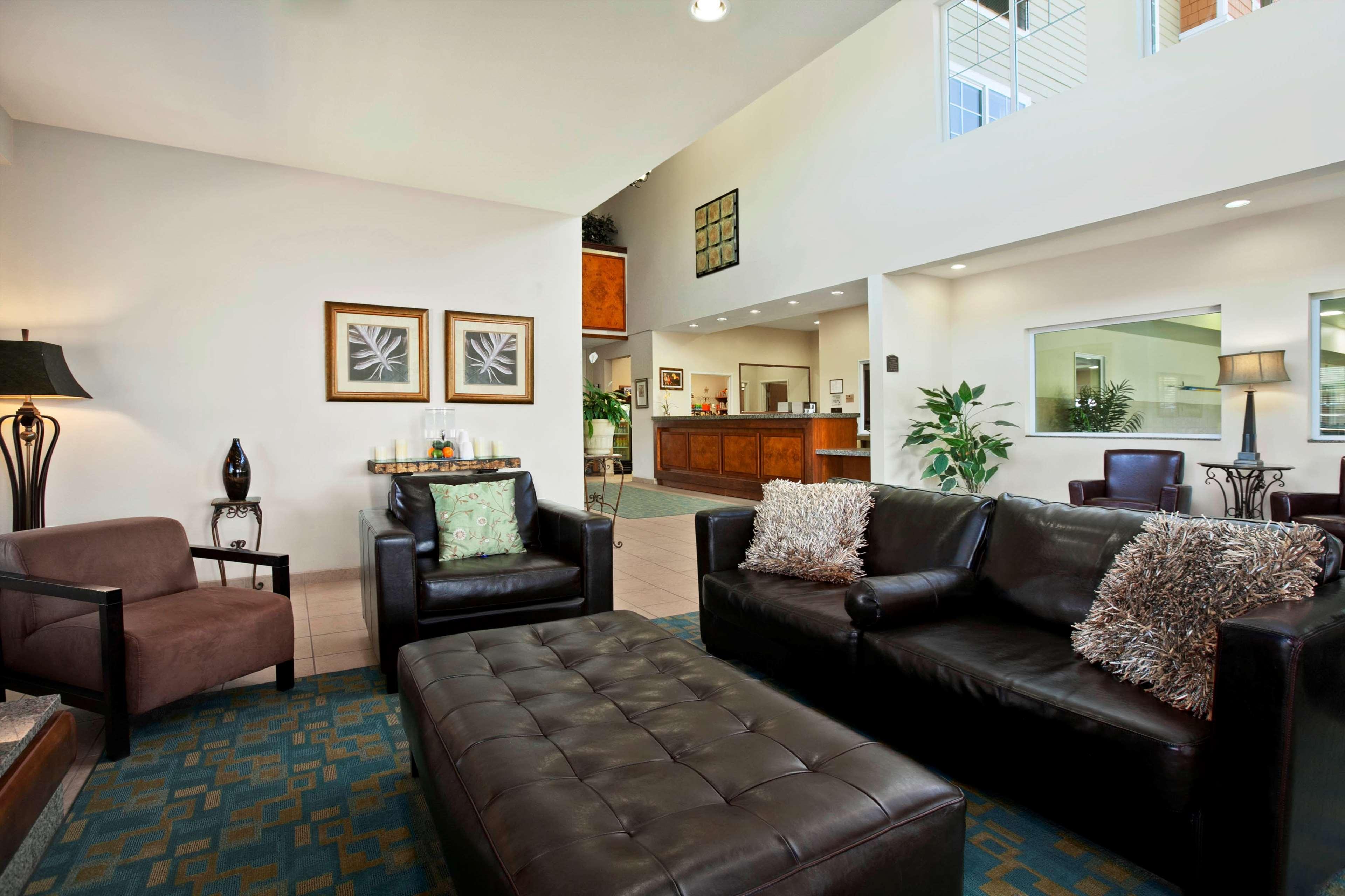 Best Western Plus Peppertree Inn At אומק מראה חיצוני תמונה
