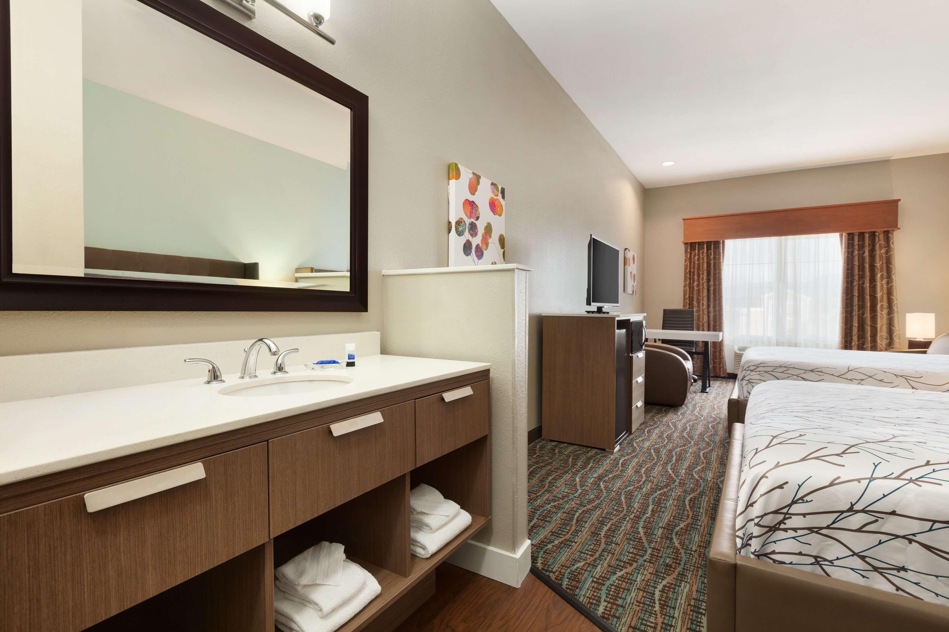 Best Western Plus Peppertree Inn At אומק מראה חיצוני תמונה