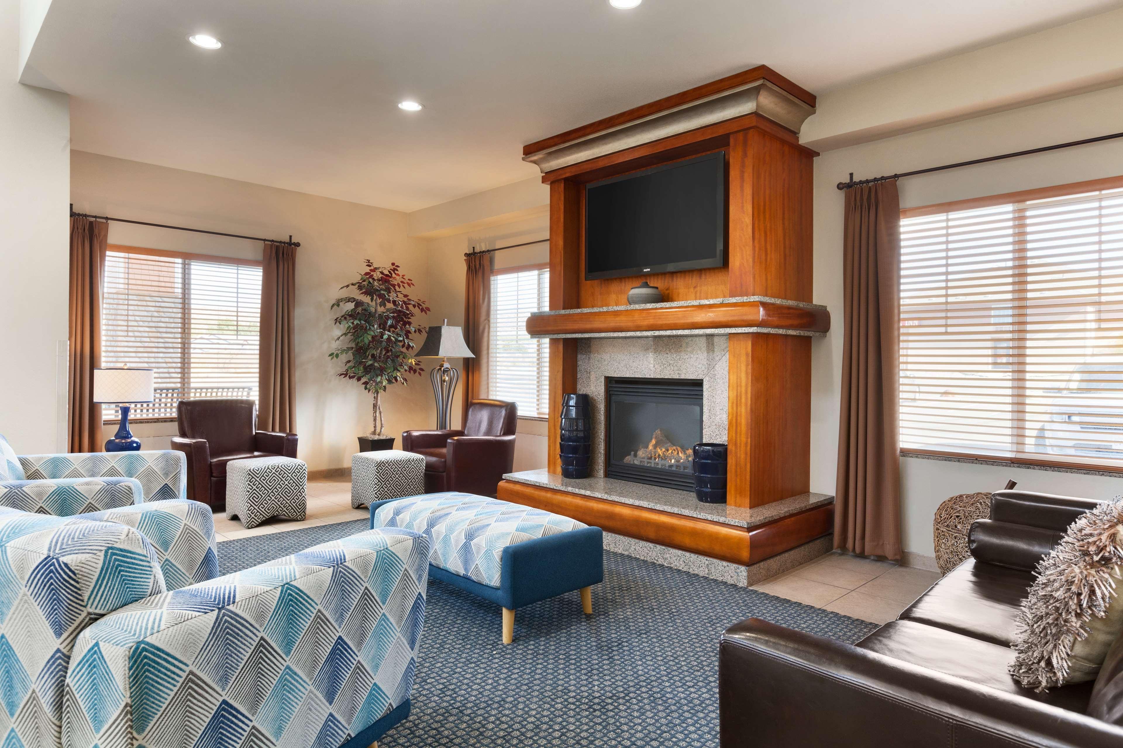 Best Western Plus Peppertree Inn At אומק מראה חיצוני תמונה
