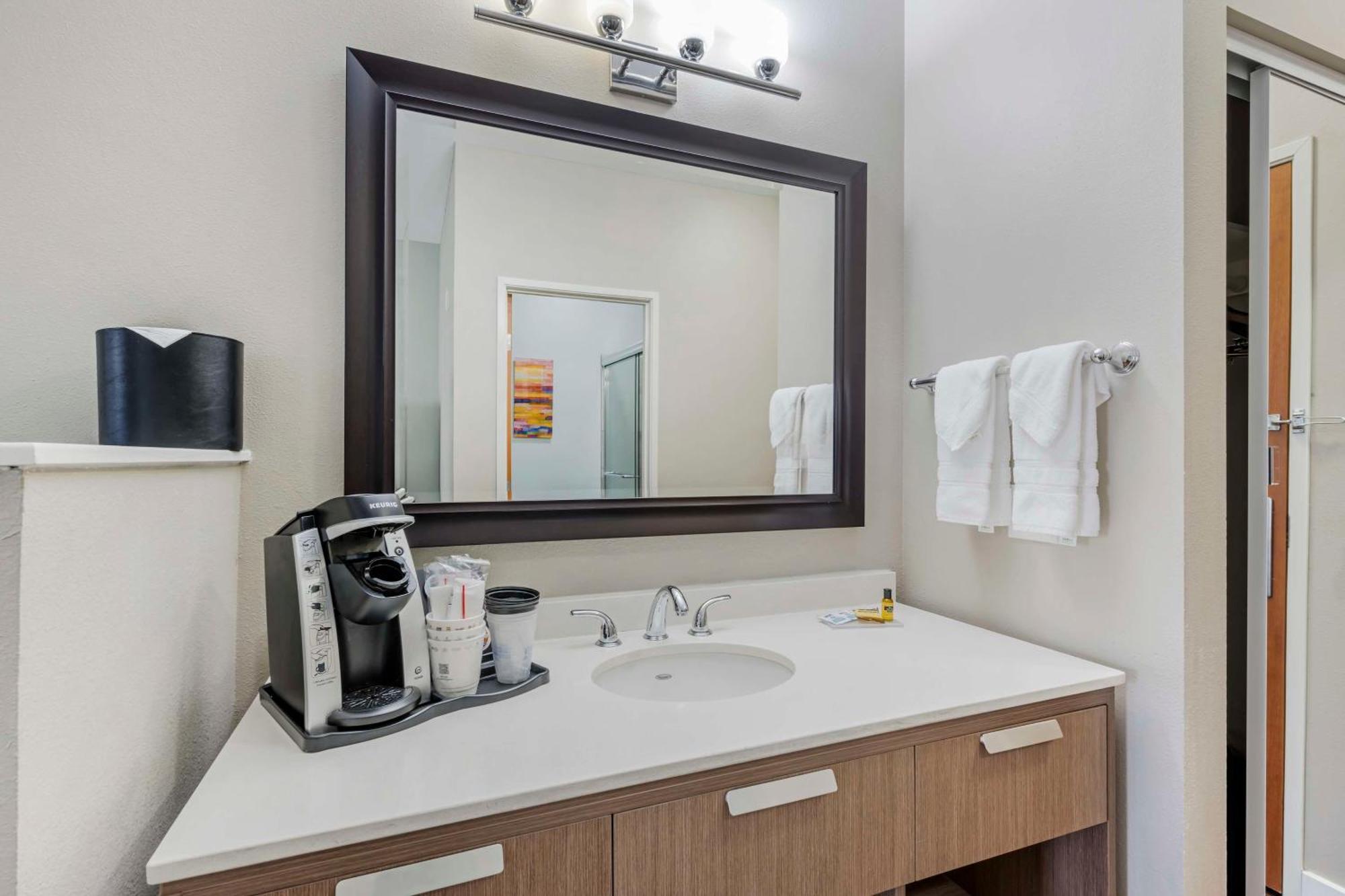 Best Western Plus Peppertree Inn At אומק מראה חיצוני תמונה
