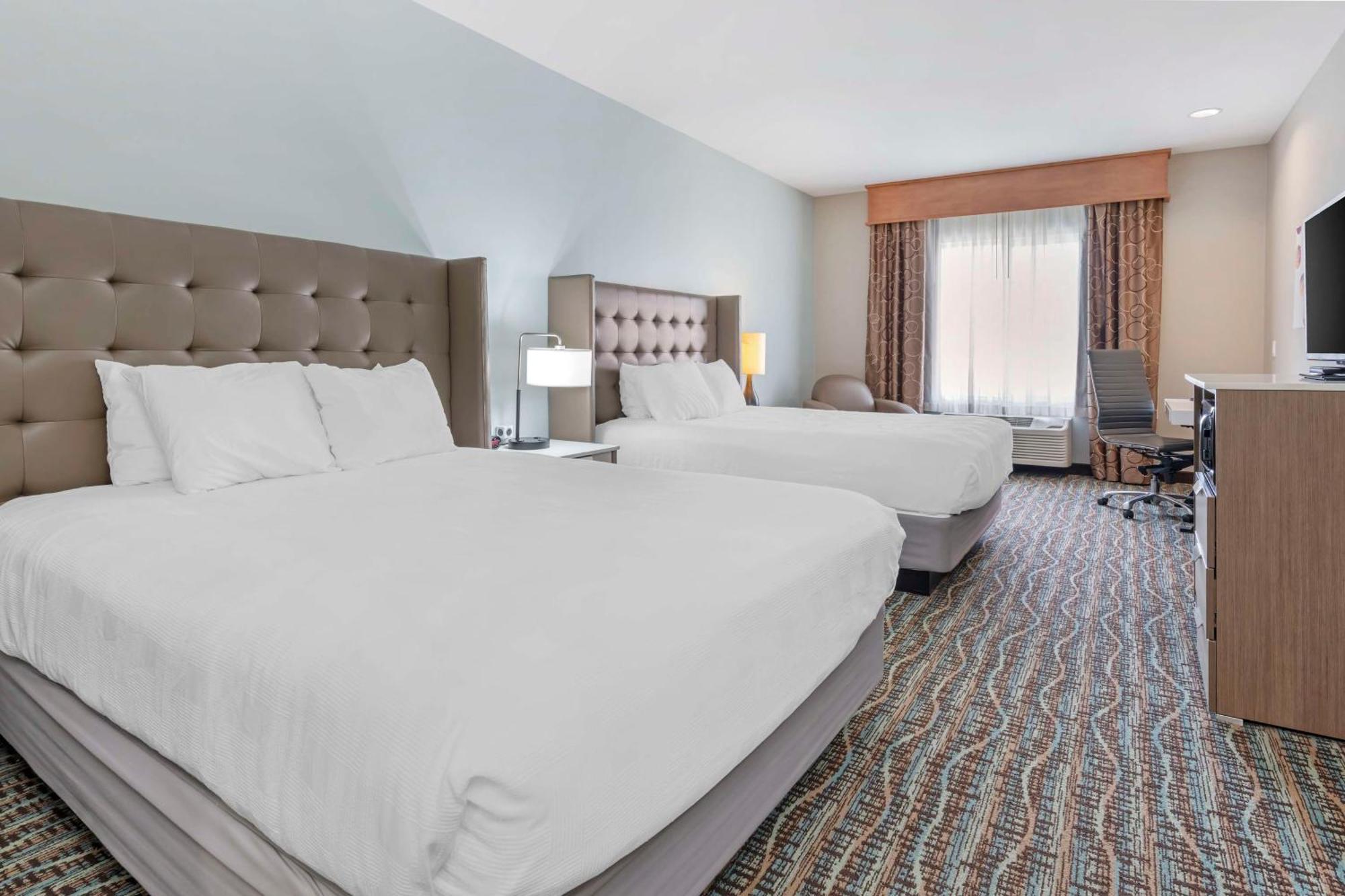 Best Western Plus Peppertree Inn At אומק מראה חיצוני תמונה