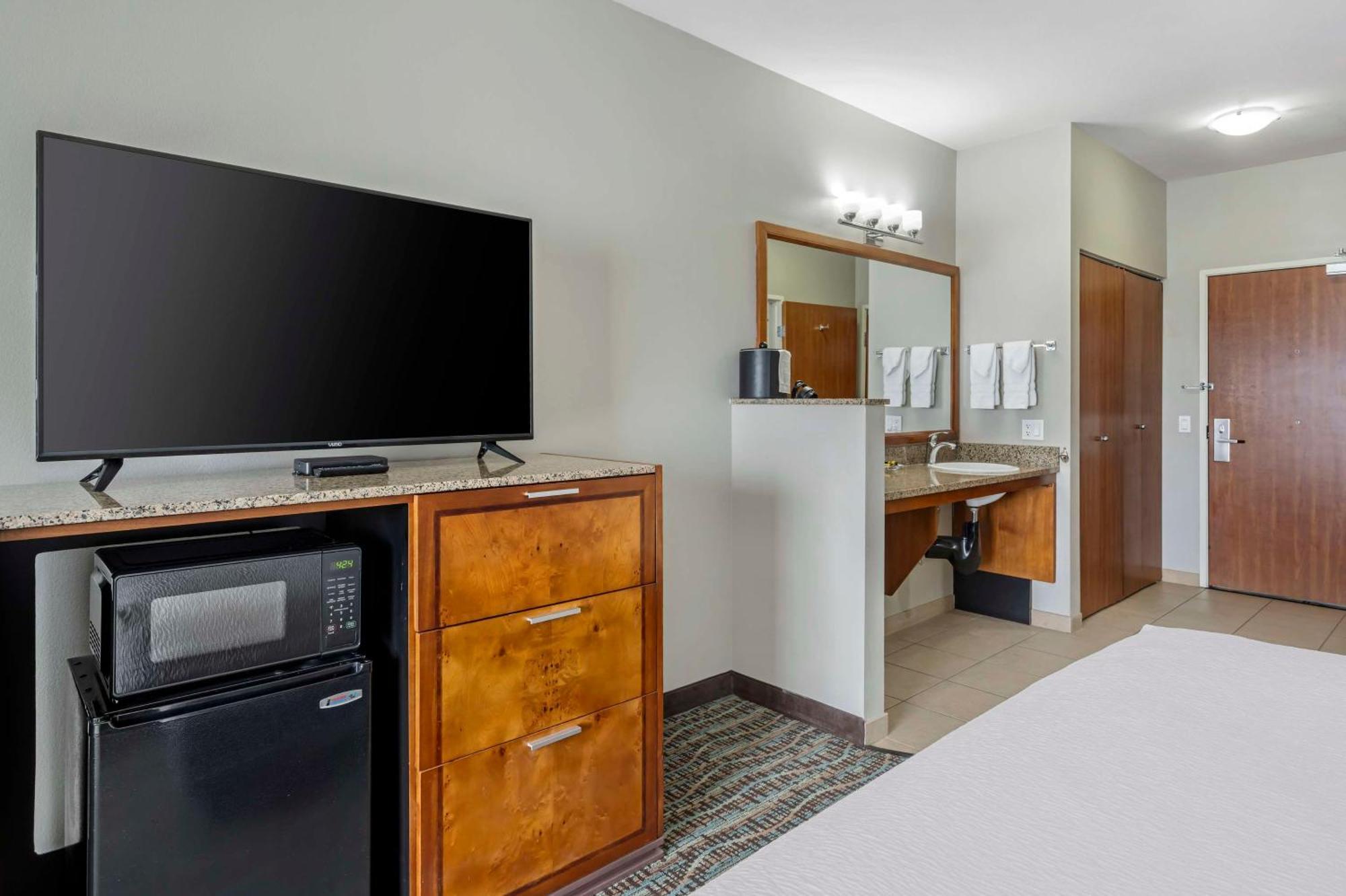 Best Western Plus Peppertree Inn At אומק מראה חיצוני תמונה