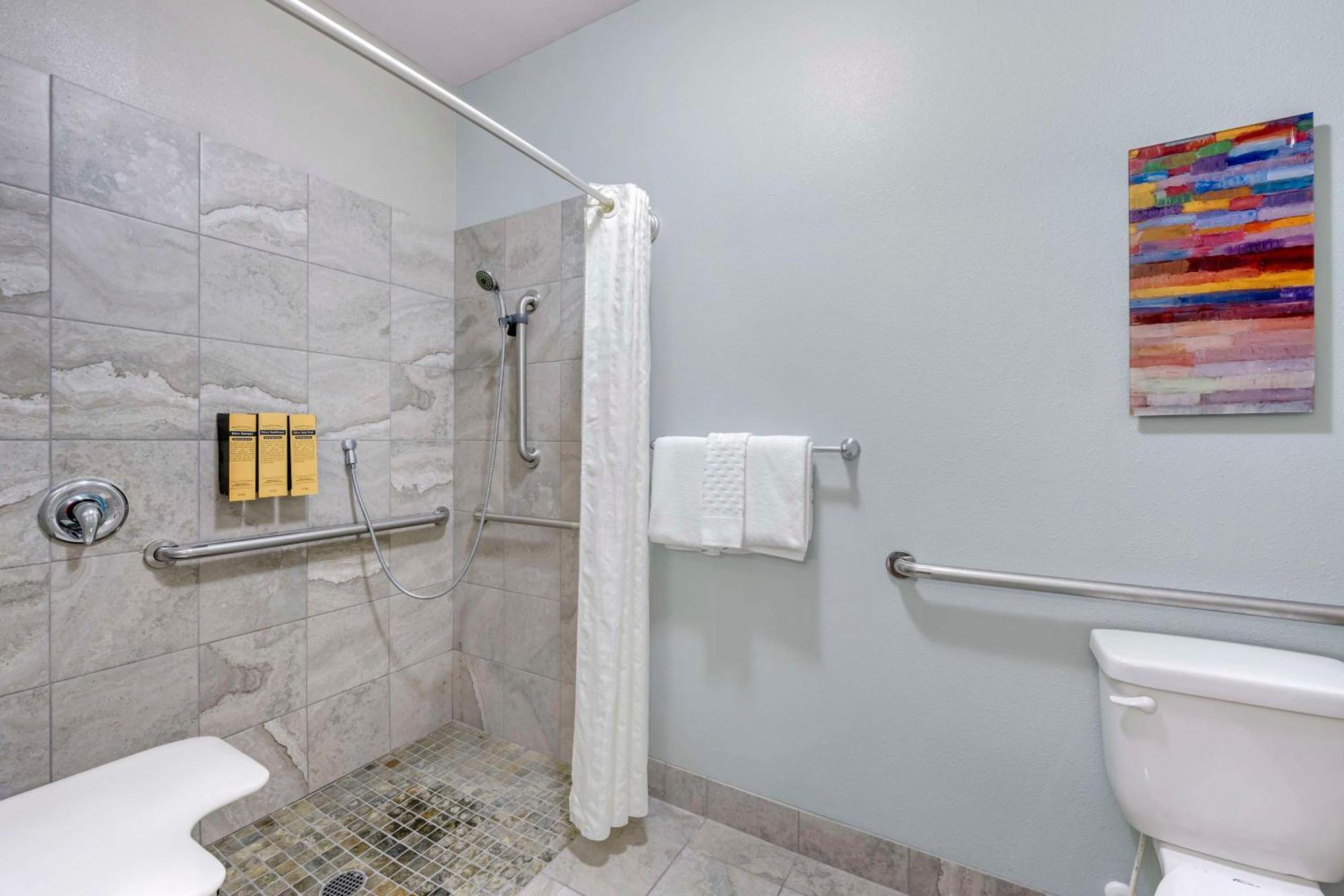 Best Western Plus Peppertree Inn At אומק מראה חיצוני תמונה