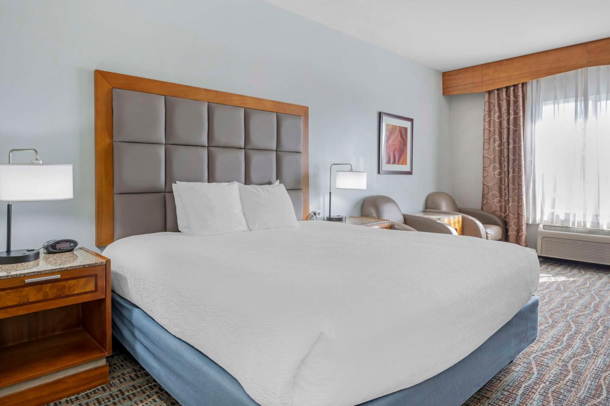 Best Western Plus Peppertree Inn At אומק מראה חיצוני תמונה