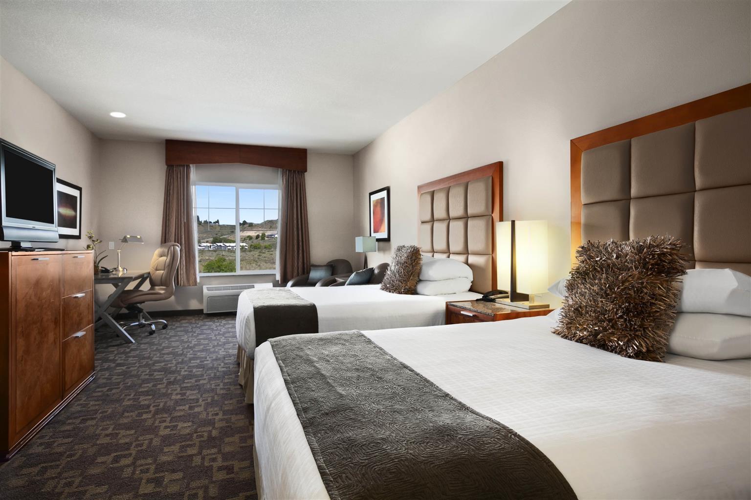 Best Western Plus Peppertree Inn At אומק מראה חיצוני תמונה