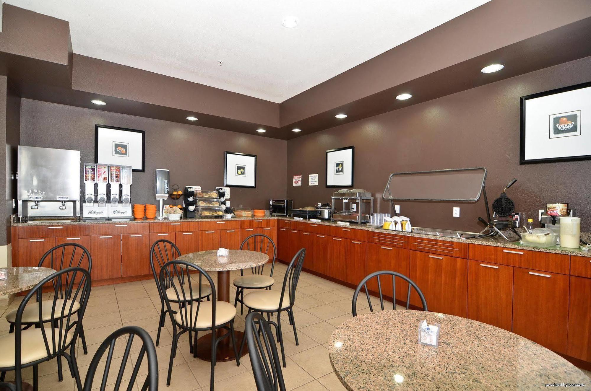 Best Western Plus Peppertree Inn At אומק מראה חיצוני תמונה